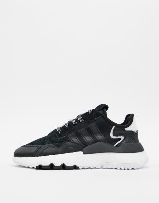 scarpe yung nere e bianche