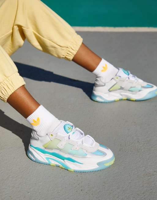 adidas Originals – Niteball – Sneaker in Weiß und Grün