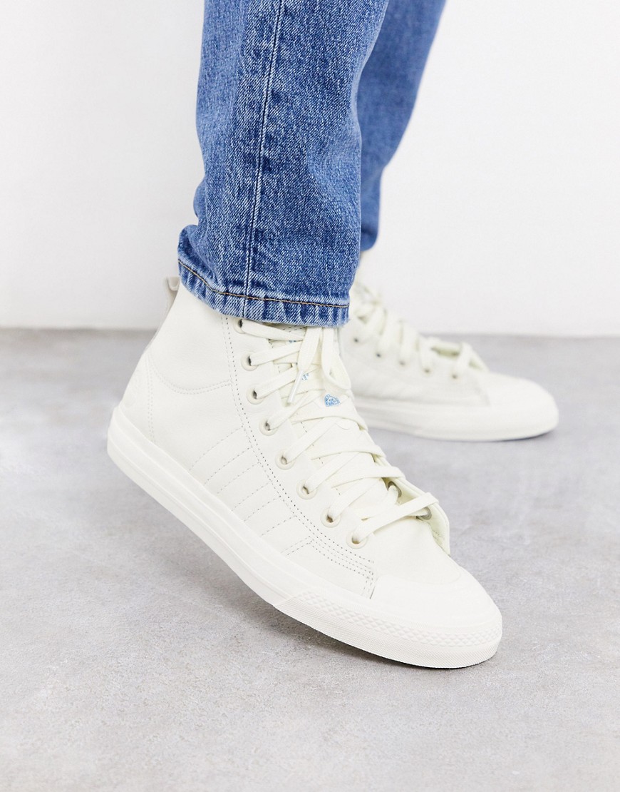 Adidas Originals nizza high top trainers in off white leather-Navy