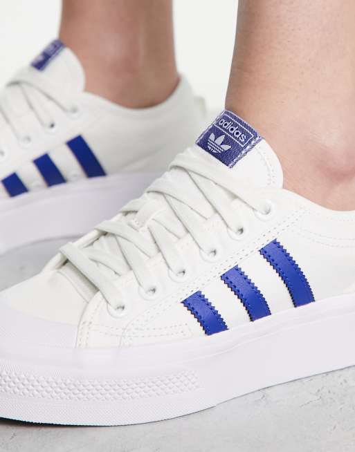 Hacia abajo objetivo resistirse adidas Originals Nizza Platform low sneakers in white and navy | ASOS