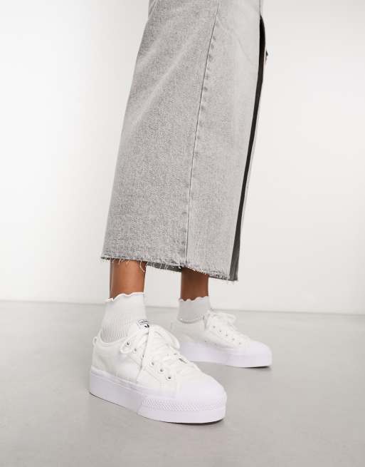 la carretera disfraz cero adidas Originals nizza platform sneakers in white | ASOS