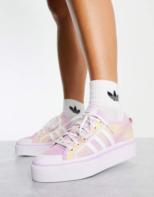 Charlotte Bronte Verdampen Volwassen adidas Originals Nizza Platform sneakers pink and yellow | ASOS