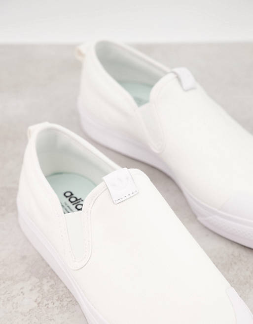 empujar De otra manera Enajenar adidas Originals Nizza Slip on trainers in white | ASOS