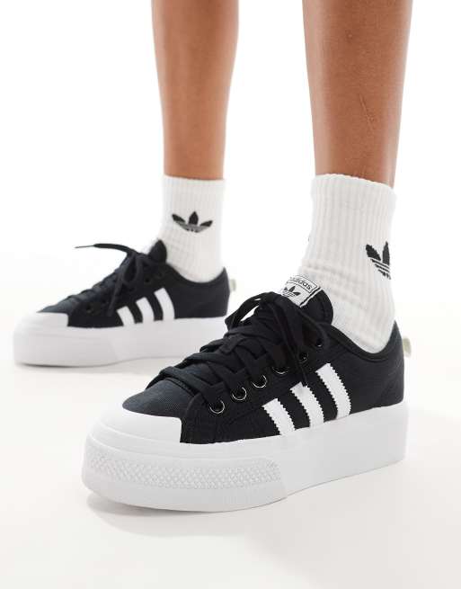 adidas Originals Nizza Sneaker in Schwarz und WeiB mit Plateausohle