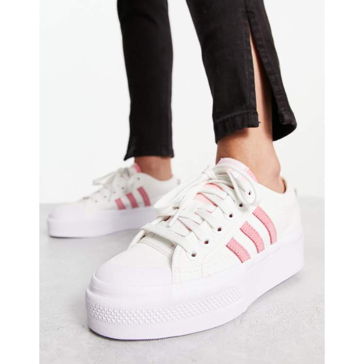 adidas Originals Nizza Sneaker in WeiB und Rosa mit Plateausohle ASOS