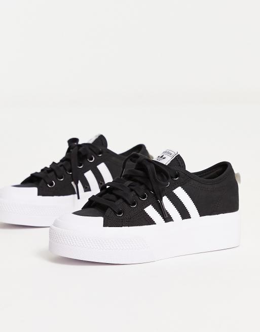 adidas Originals Nizza Sneaker mit Platausohle in Schwarz und WeiB ASOS