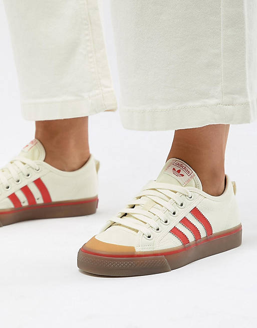 adidas Originals - Nizza - Sneakers in tela bianche e rosse شاص ريموت