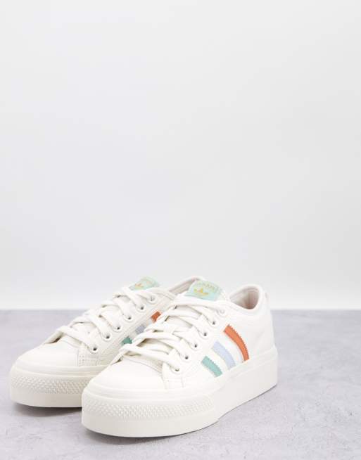 adidas Originals - Nizza - Sneakers met plateauzool in wit met gekleurde 3-Stripes
