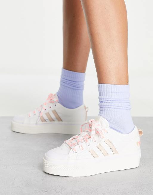 adidas Originals - Nizza - Sneakers met plateauzool in wit met hartdetail