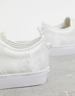 adidas originals nizza trainers in white