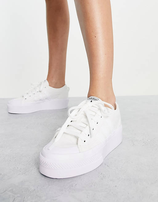 asos.com | adidas Originals – Nizza – Weiße Sneaker mit Plateausohle