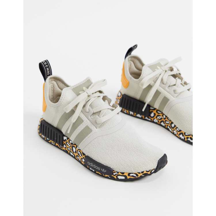 Women's nmd r1 hotsell casual shoes snake print