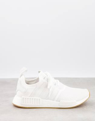 white adidas trainers gum sole