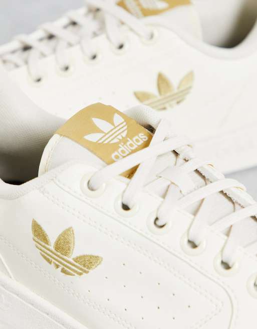 Adidas blanche shop et beige