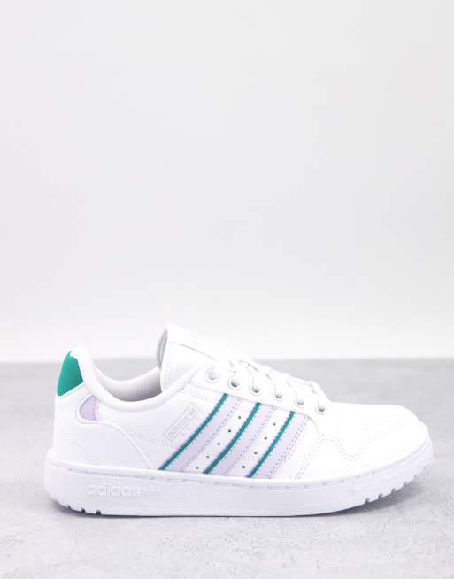 adidas Originals NY 90 Sneakers in wit met blauwe strepen