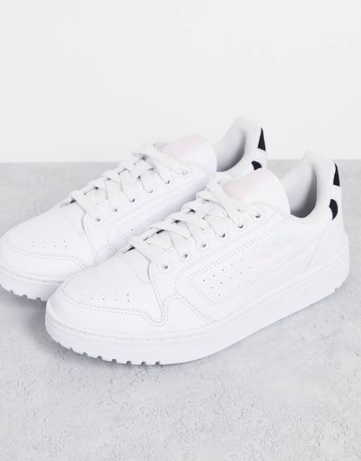adidas Originals - NY90 - Baskets à logo trèfle rose - Blanc