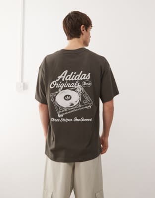 adidas Originals - One Groove - T-Shirt in Khaki mit Grafik-Grün