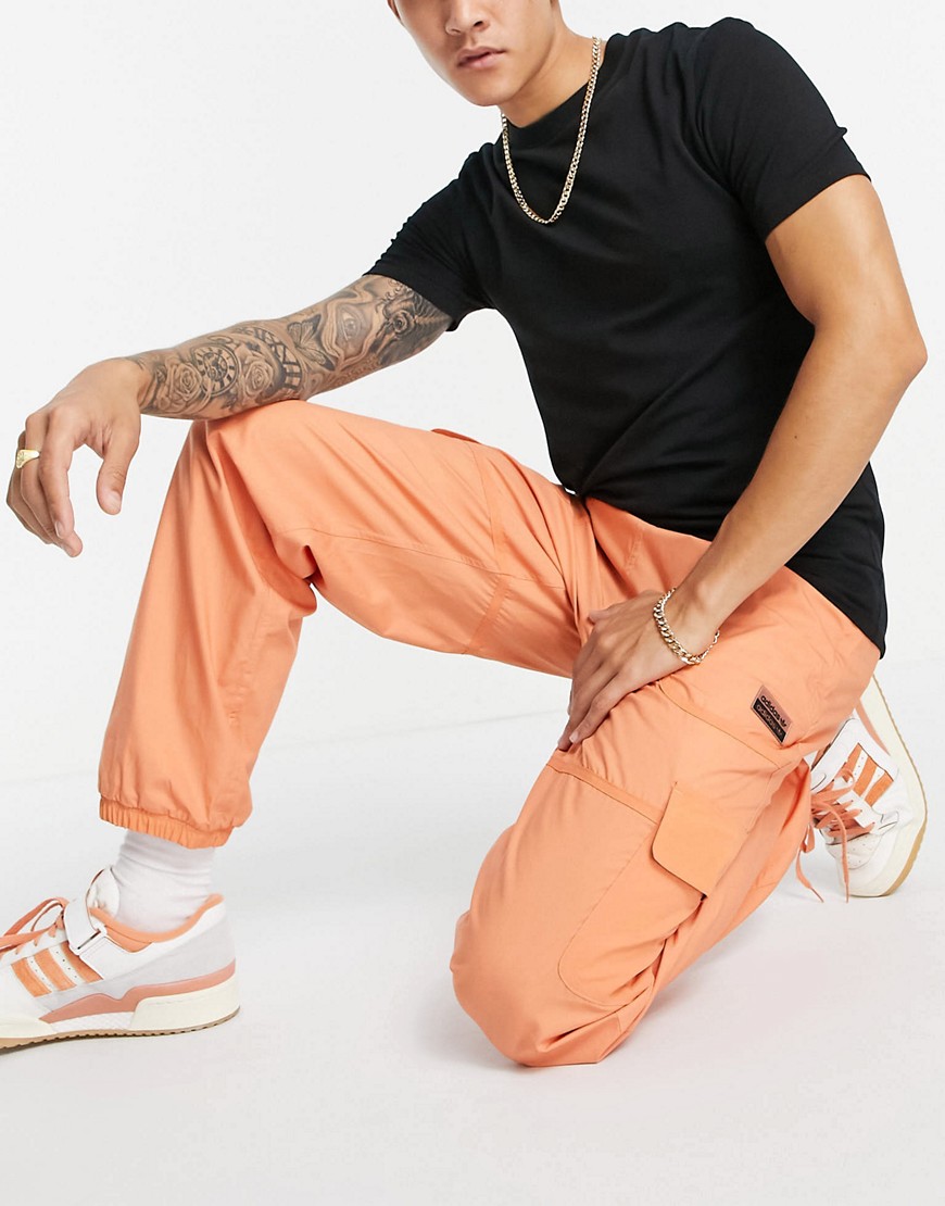 adidas Originals – Orange mjukisbyxor i cargostil, del av set