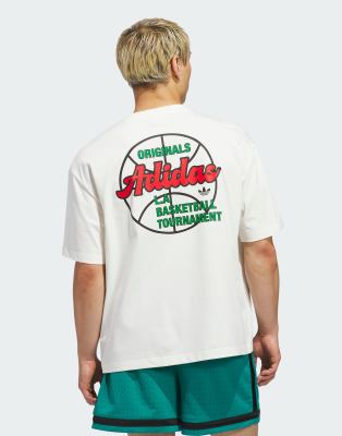 adidas Originals - Originals - T-Shirt in Wollweiß mit „Basketball Tournament"-Grafik