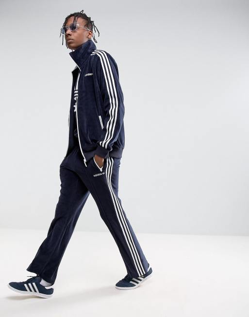 hvis Besøg bedsteforældre forbedre adidas Originals Osaka Velour Sweatpants In Navy CV8960 | ASOS