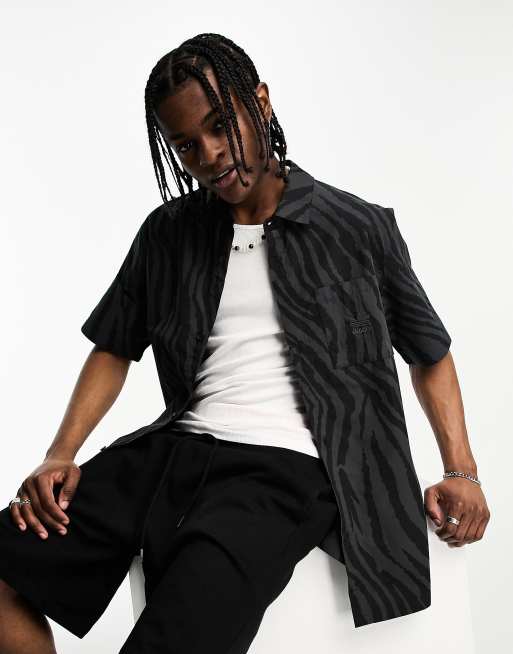 adidas Originals - Overhemd met korte mouwen, trefoil en dierenprint in zwart en grijs