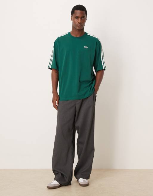 adidas Originals – Oversize-T-Shirt in Grün mit drei Streifen, 2 von 5