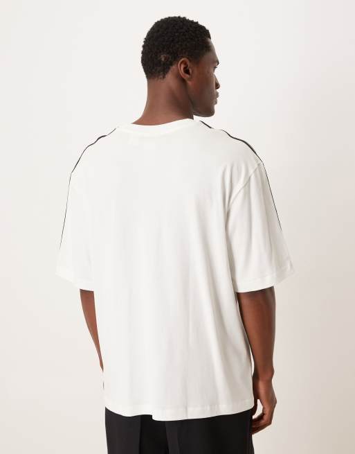 adidas Originals – Oversize-T-Shirt in Weiß mit drei Streifen, 3 von 5