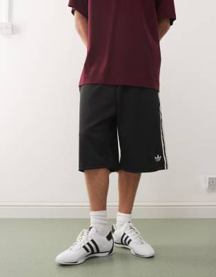 adidas Originals – Oversized-Shorts in Schwarz - view 1