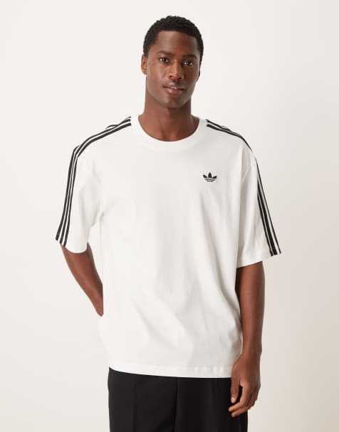 adidas Originals - Oversized T-shirt met 3-Stripes in wit - view 1