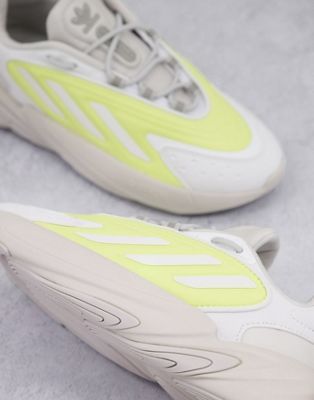 Chaussures adidas Originals - Ozelia - Baskets - Blanc avec détails jaunes
