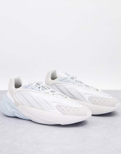 adidas - Originals - Ozelia - Sneakers in gebroken wit 