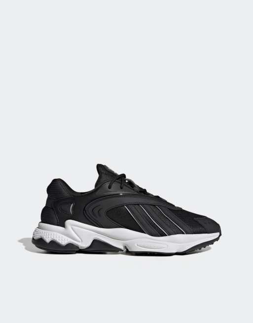 adidas Originals – Oztral – Sneaker in Schwarz und Weiß