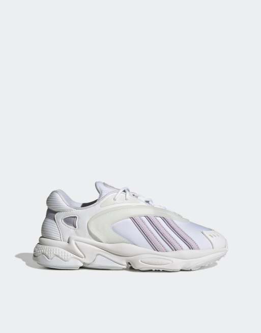 adidas Originals - Oztral - Sneakers in wit en zilver