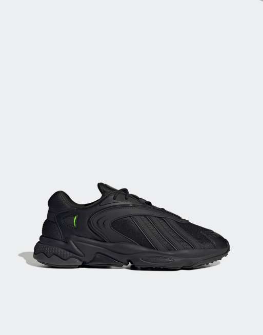 adidas Originals - Oztral - Sneakers in zwart