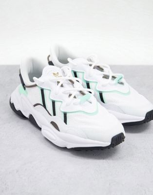 Chaussures adidas Originals - Ozweego - Baskets avec détail vert givré - Blanc