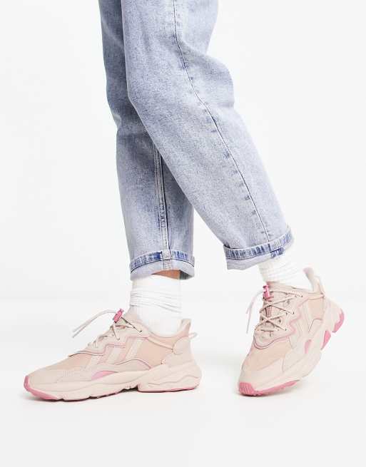 adidas Originals – Ozweego – Beige och rosa sneakers