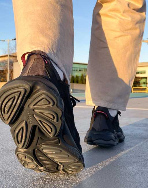 Adidas ozweego discount black on feet