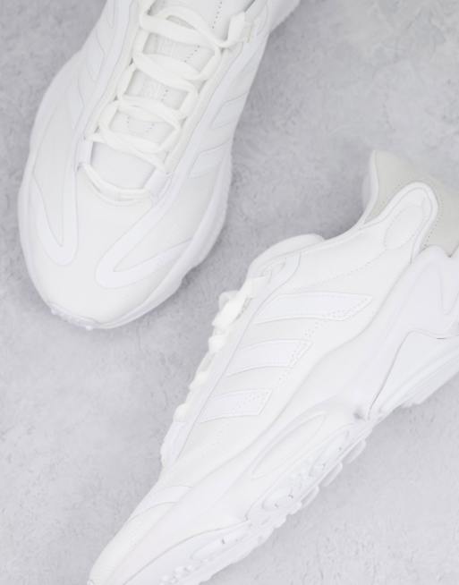 Triple on sale white ozweego