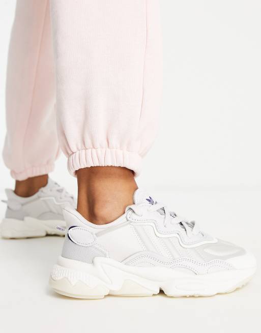 adidas Originals Ozweego Sneaker in Grau ASOS