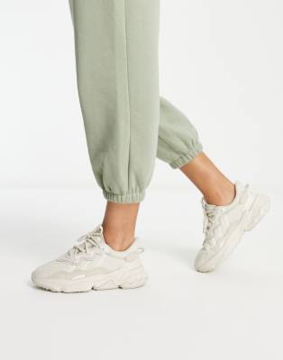 blaas gat Sicilië Bij naam adidas Originals Ozweego sneakers in beige | ASOS