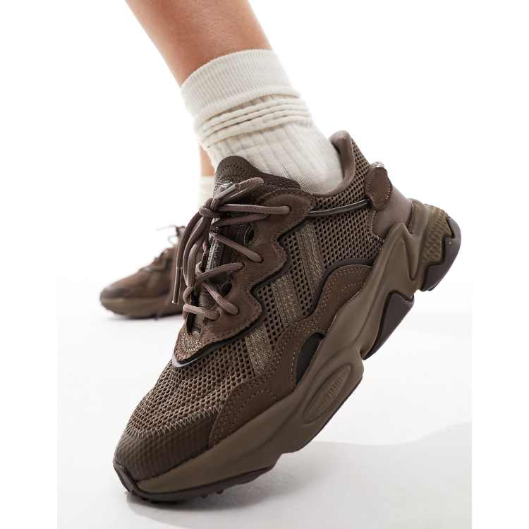 adidas Originals Ozweego Sneakers in donkerbruin ASOS