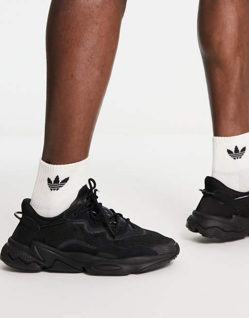 Hacer deporte Higgins estafador adidas Originals Ozweego sneakers in triple black | ASOS