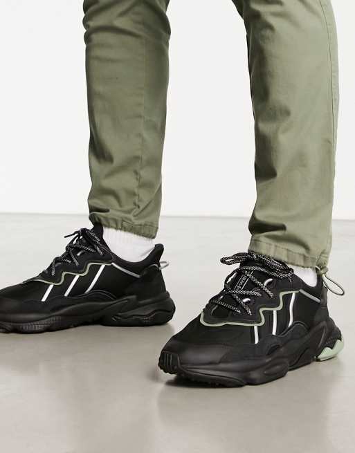 adidas Originals - Ozweego - Sort og sølvfarvede sneakers