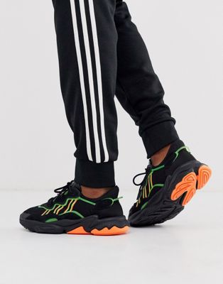 Adidas Originals – Ozweego – Svarta träningsskor med ränder i neon