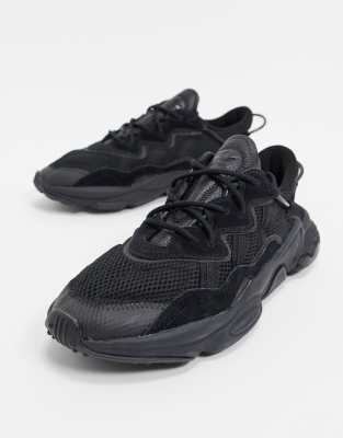 ozweego triple black