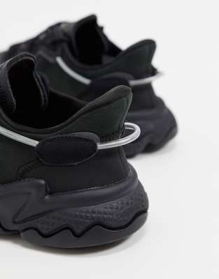 ozweego triple black