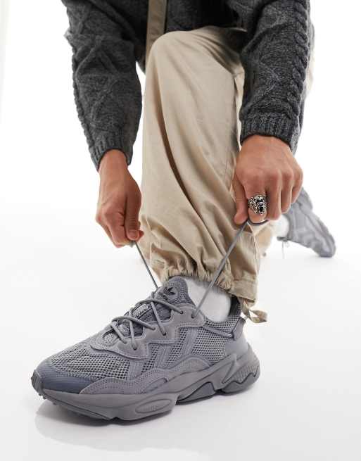 Ozweego store grey four