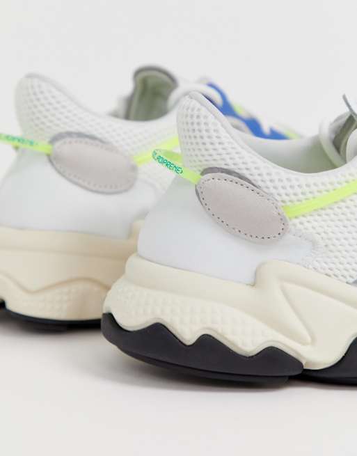 adidas Originals – Ozweego – Weiße Sneaker mit 3 bunten adidas Originals – Ozweego – Weiße Sneaker mit 3 bunten