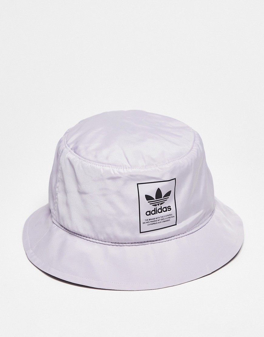 packable bucket hat in lilac-White