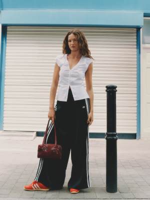 adidas Originals - Pantalon de jogging large en satin à 3 bandes volantées - Noir | ASOS